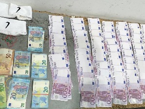Путници у доњи веш сакрили по 50.000 евра