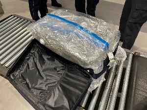 21 кг дроге у коферу  