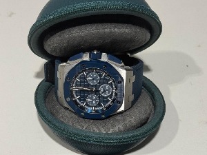 Непријављени луксузни часовник   