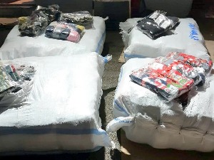 Товар непријављених чарапа у аутобусу
