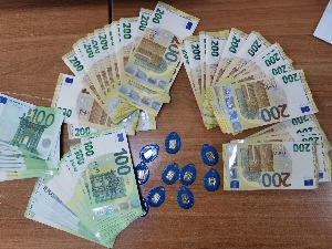 40.000 евра и 10 златних плочица у џеповима јакне 