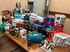 Пун комби непријављене робе ''за личне потребе'' 