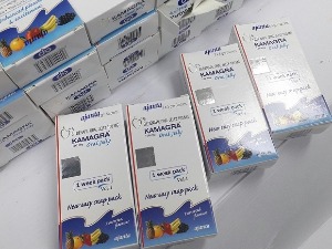 У наводном поклону уместо вискија кутије камагре