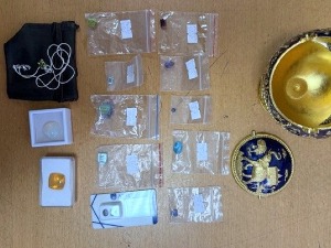 Полудраго камење у пртљагу