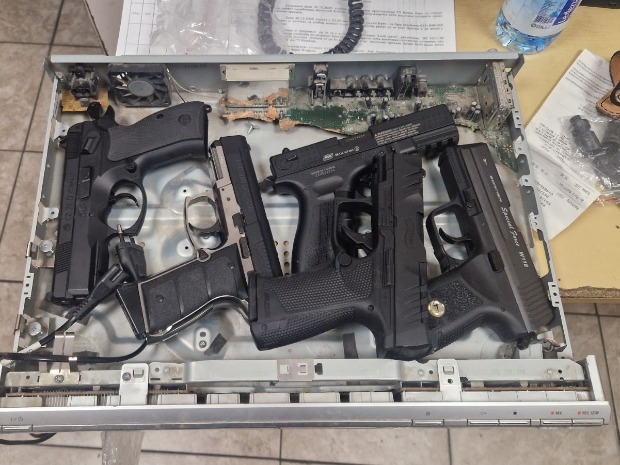 Спречено кријумчарење психоактивних лекова и оружја