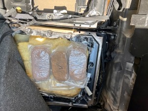 Пакети хероина сакривени у седиште аутомобила