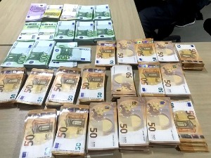 Више од 280.000 евра откривено испод торби и половног телевизора