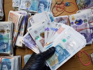 На Мердару заплењен ручни фрижидер пун фунти