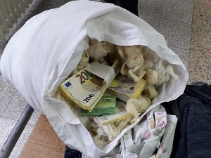 Јастук пун непријављених девиза