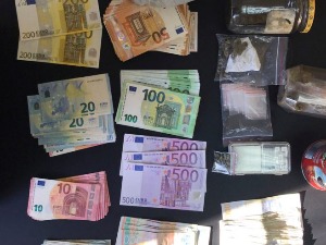 Девизе на аеродрому, оружје на Градини