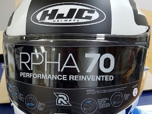 На Хоргошу заплењене мото-кациге и фирмирана гардероба