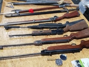 Арсенал оружја и дуван откривени на Батровцима