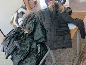 Пуни кофери зимских и кожних јакни
