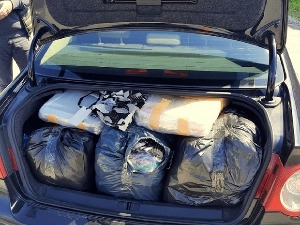 Ауто крцат сумњивом робом