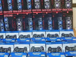 Заплењени звучници за караоке и џојстици за видео игрице