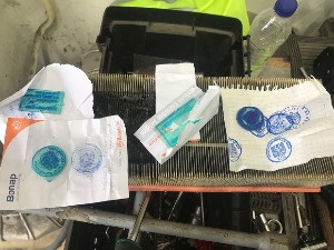 Фалсификоване личне карте и калупи за печате у филтеру за ваздух