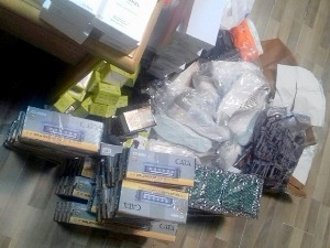 Сумњива роба чак и на крову аутомобила