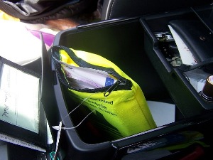 Непријављене девизе у торбици за заштитни прслук