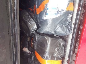 Аутобус и комби пуни стране робе без покрића