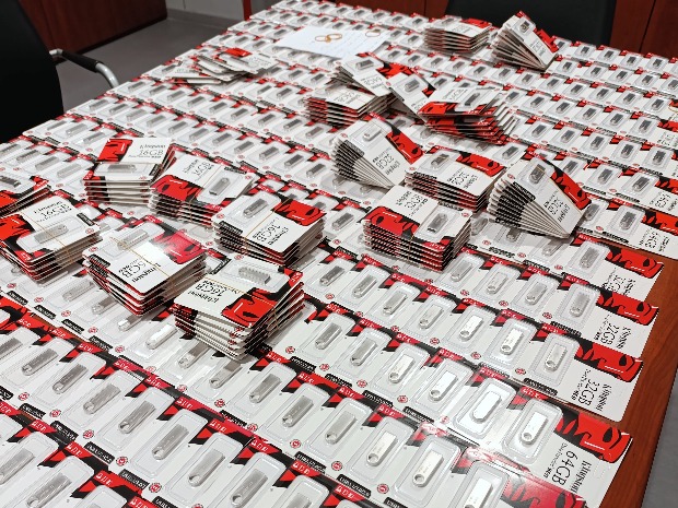 Меморијске картице и цигарете у изгубљеном пртљагу