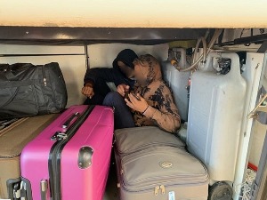 Мигранти међу коферима путника