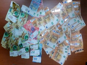 Путници и даље крију девизе где стигну