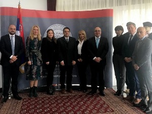 До Једношалтерског система уз подршку реномираних експерата