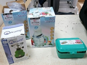 Цигарете у кутијама кекса и малих кућних апарата