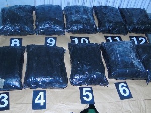 25 кг екстазија откривено у поду „мерцедеса“