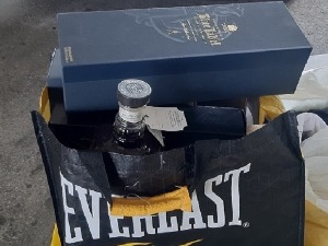 Скупоцени виски „камуфлиран“ гардеробом