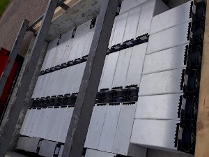 Уређаји за производњу виртуелног новца испод греда и летви