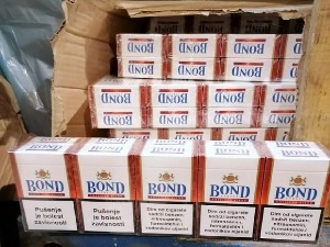 Товар цигарета у преграђеном камиону