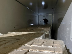 Палете брикета уместо пријављених цигарета