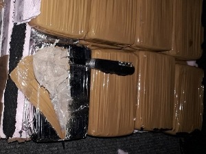 Цариници открили дупли бункер пун хероина и цигарета