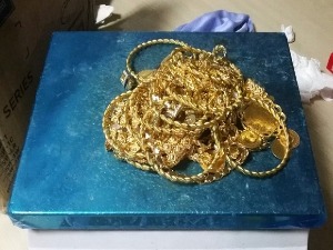 Пола килограма злата у несесеру