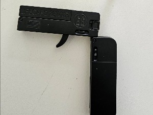 Необичан дезодоранс и још необичнији пиштољ