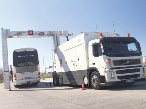 Дрогу скривају у шупљинама кола, доњем вешу, патикама, кроасанима...