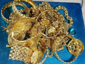 Заплењен златан накит вредан преко милион и по динара