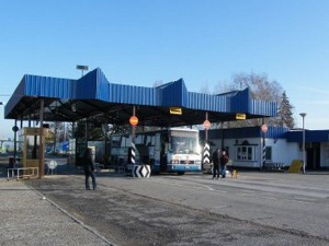 Приведено  29 полицијских и девет царинских службеника