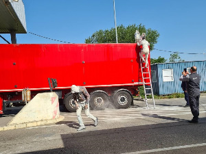 Мигранте одало љуљање камионске приколице