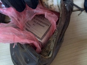 Испод уложака у ципелама фалсификована документа и дрога