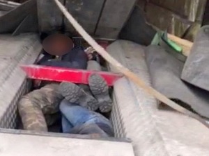 Мигранти ризиковали животе у поду камиона