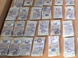 Заплењене фунте и професинална камера