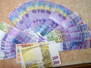 Пуни џепови непријављених франака