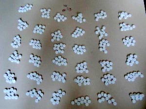 У пошиљкама откривено готово 1000 психоактивних таблета