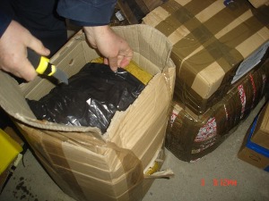 95 килограма резаног дувана у возилу курирске службе