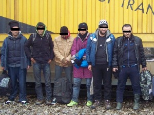 Илегални емигранти се крили међу товаром компота