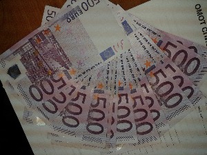 Личним претресом путника цариници открили 18.000 евра