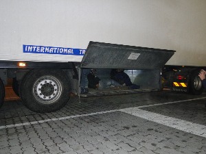 Скенером откривенo још пет илегалних имиграната