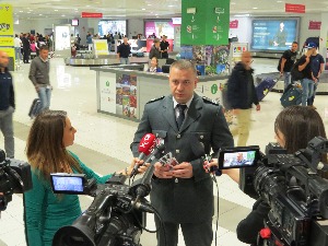 Представљена брошура Управе царина